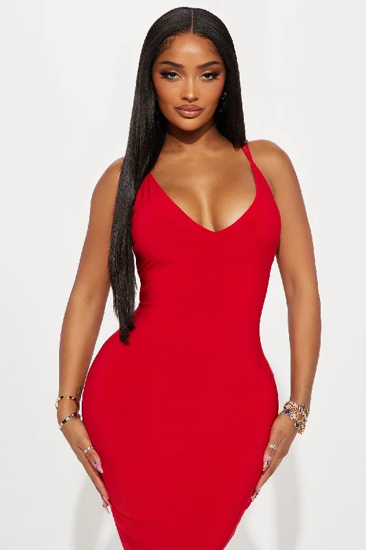 Undeniable Femme Midi Dress - Red