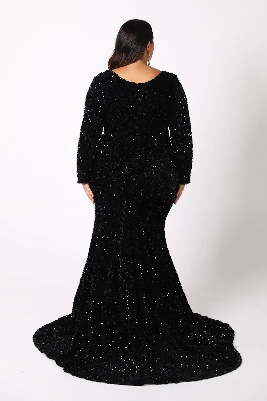 Petra Long Sleeve Gown in Black